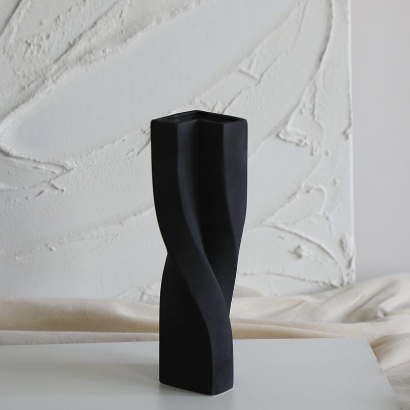 Simple Ceramic Vase With Dried Flowers Ornaments